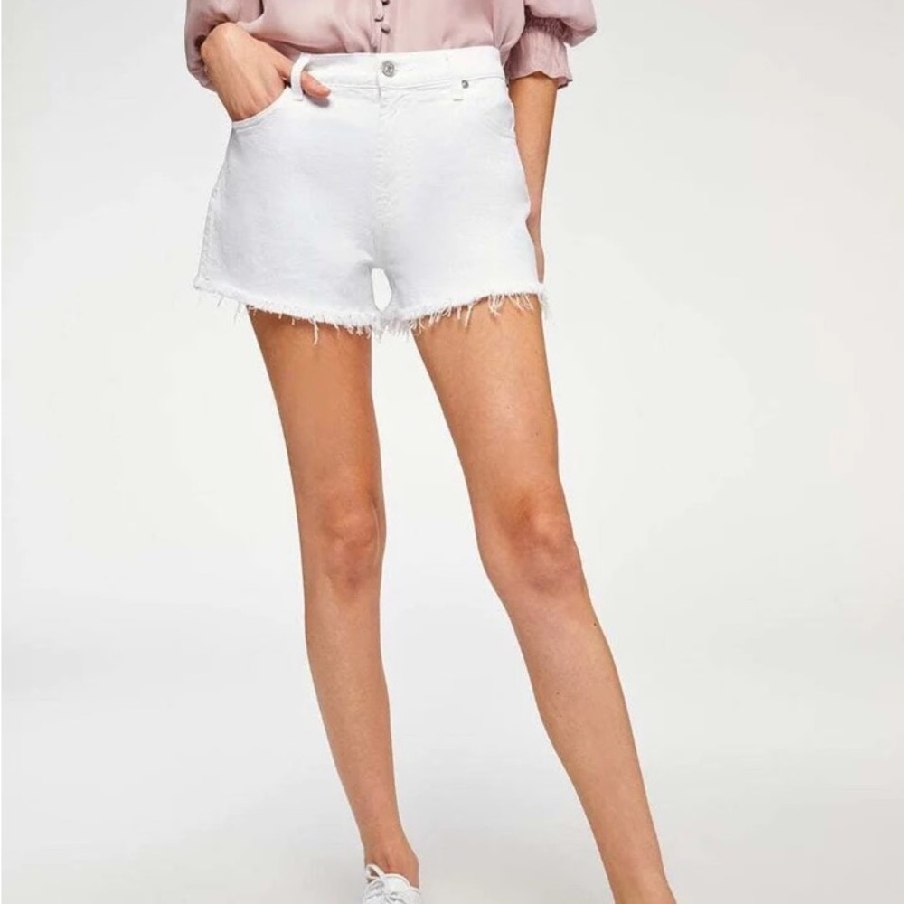 7 For All Mankind BROKEN TWILL CUT OFF SHORT IN CLEAN WHITE